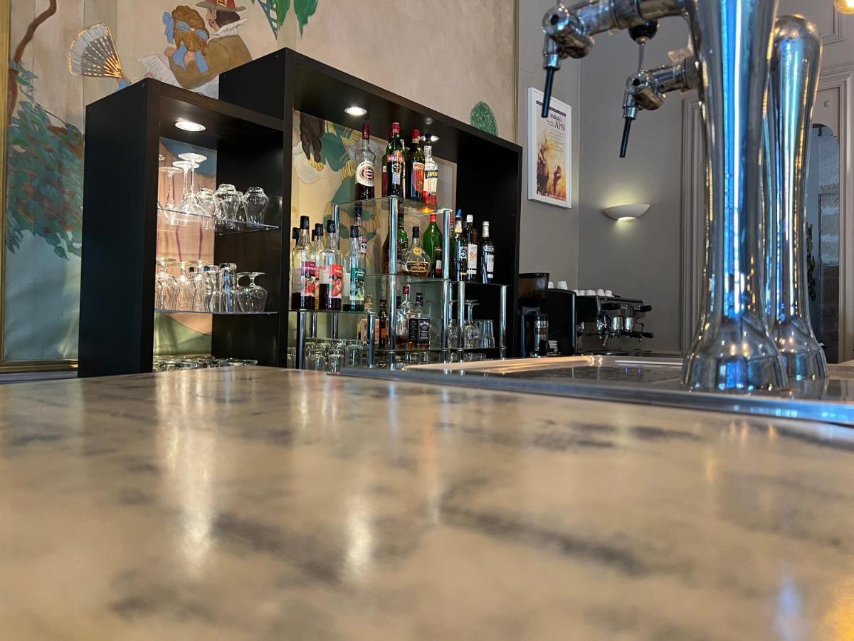 Le Grand Hotel Moliere Pézenas Екстериор снимка